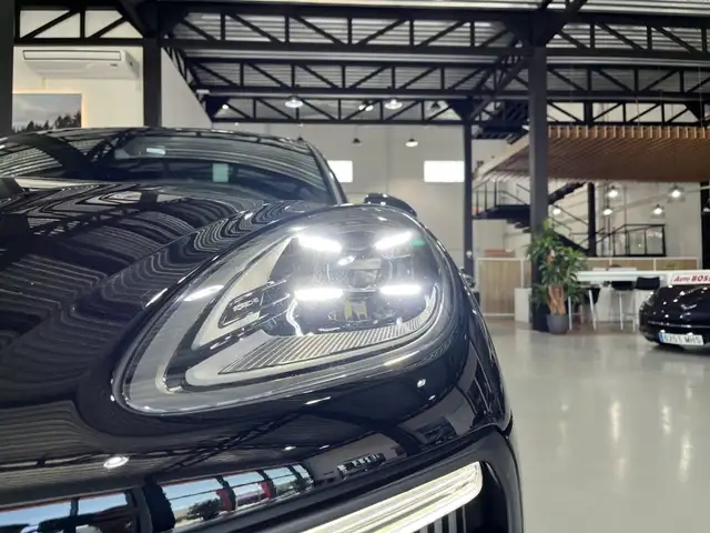 Porsche Macan view 14