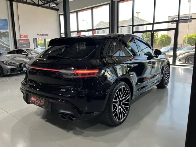 Porsche Macan view 8