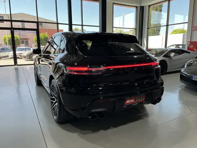 Porsche Macan view 10