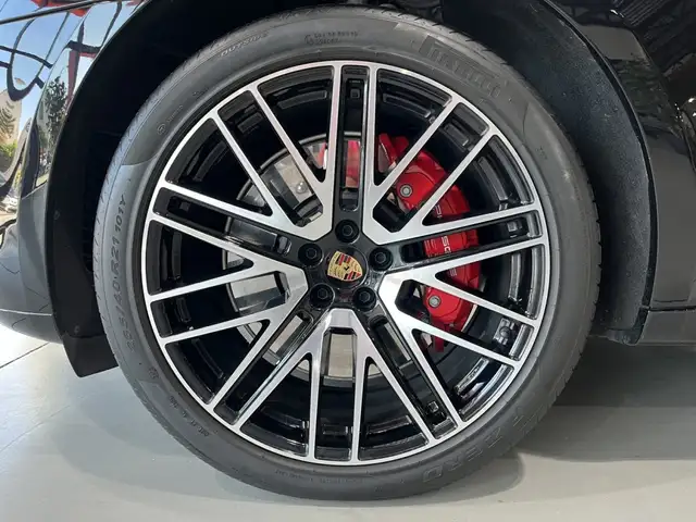 Porsche Macan view 12