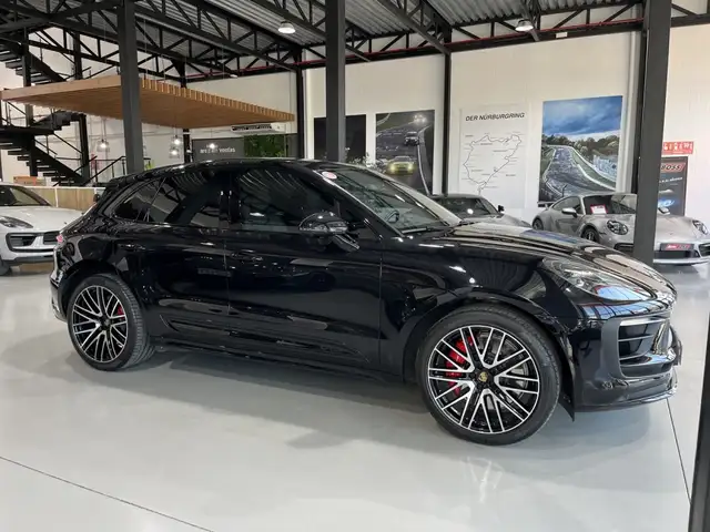 Porsche Macan view 6