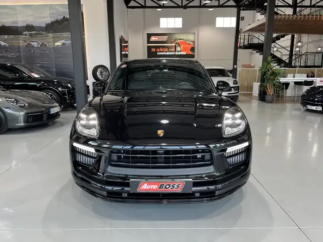 Porsche Macan view 4