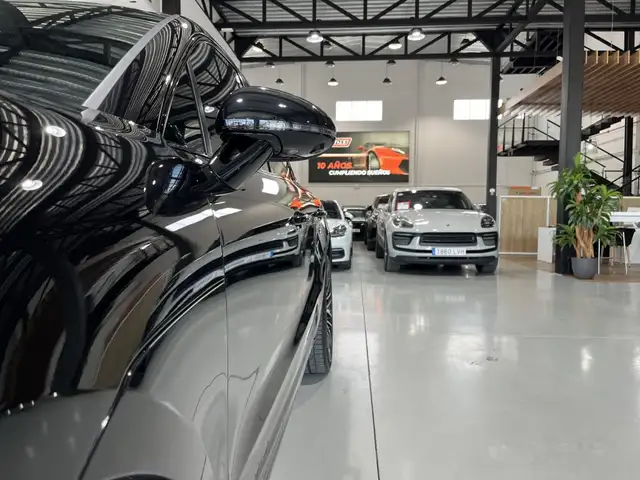 Porsche Macan view 15