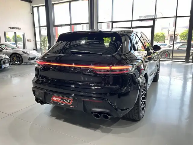 Porsche Macan view 9