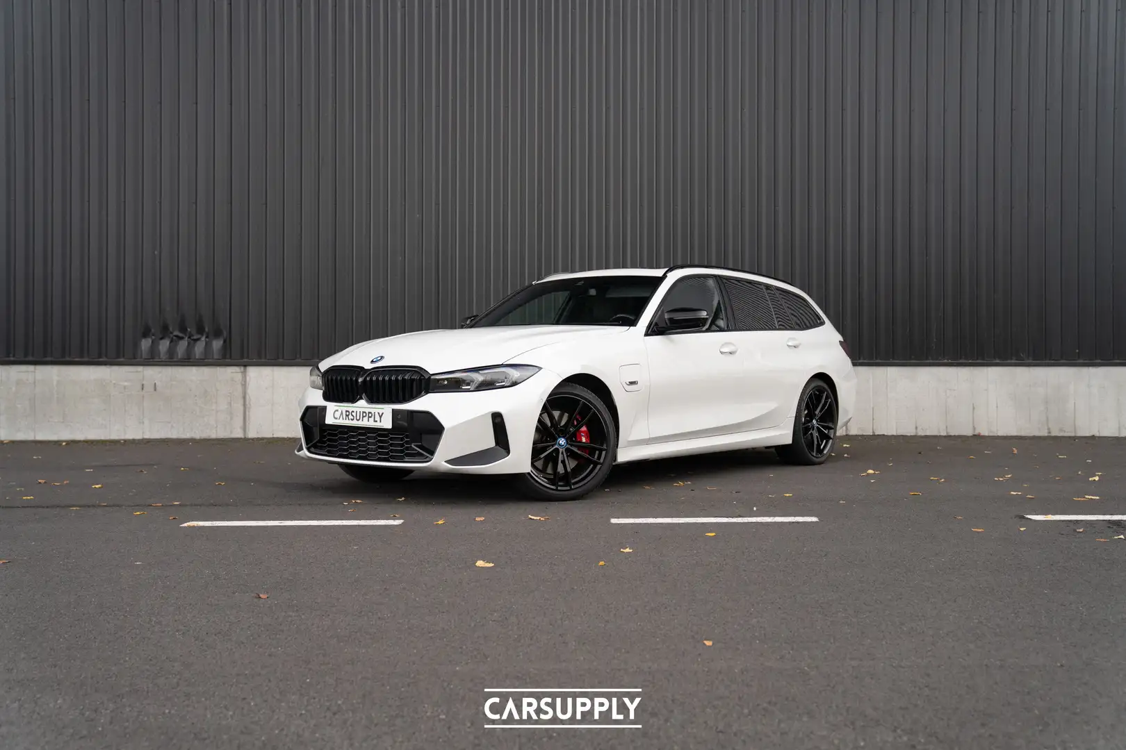 BMW 330 e Touring M-Sport Hybrid LCI- Pano dak - H/K - 19" Blanc - 1