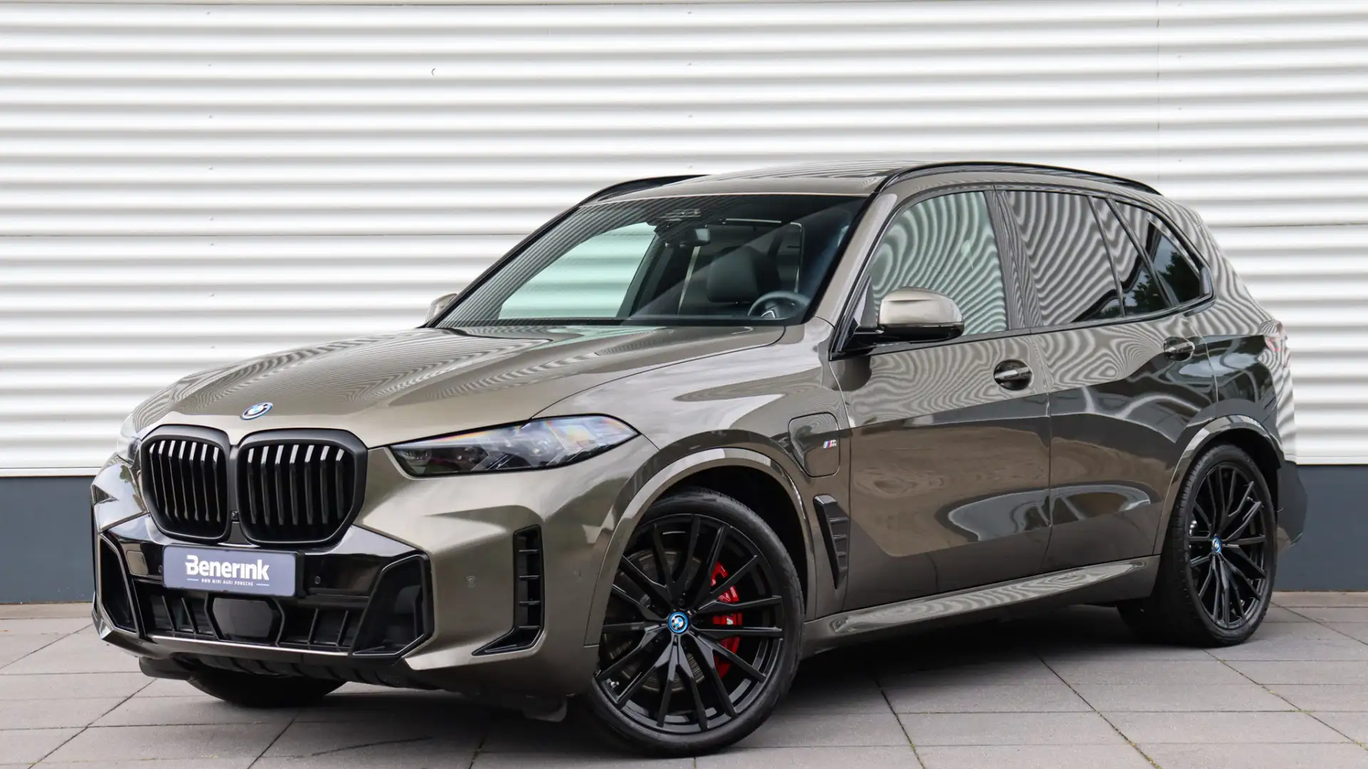 BMW X5 xDrive50e M-Sport Pro | Sky Lounge | Bowers & Wilk Groen - 1