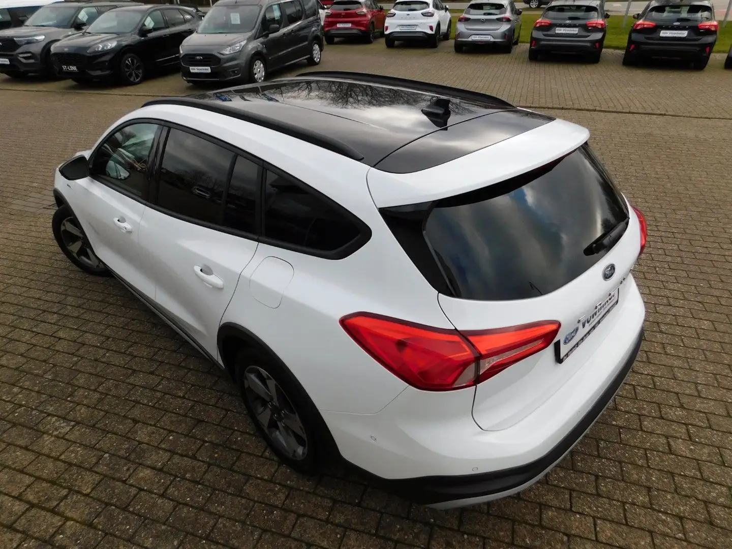 Ford Focus FOCUS Turn.ACTIVE-X-+volliLED+TechnoP+iACC+BLIS Blanco - 2
