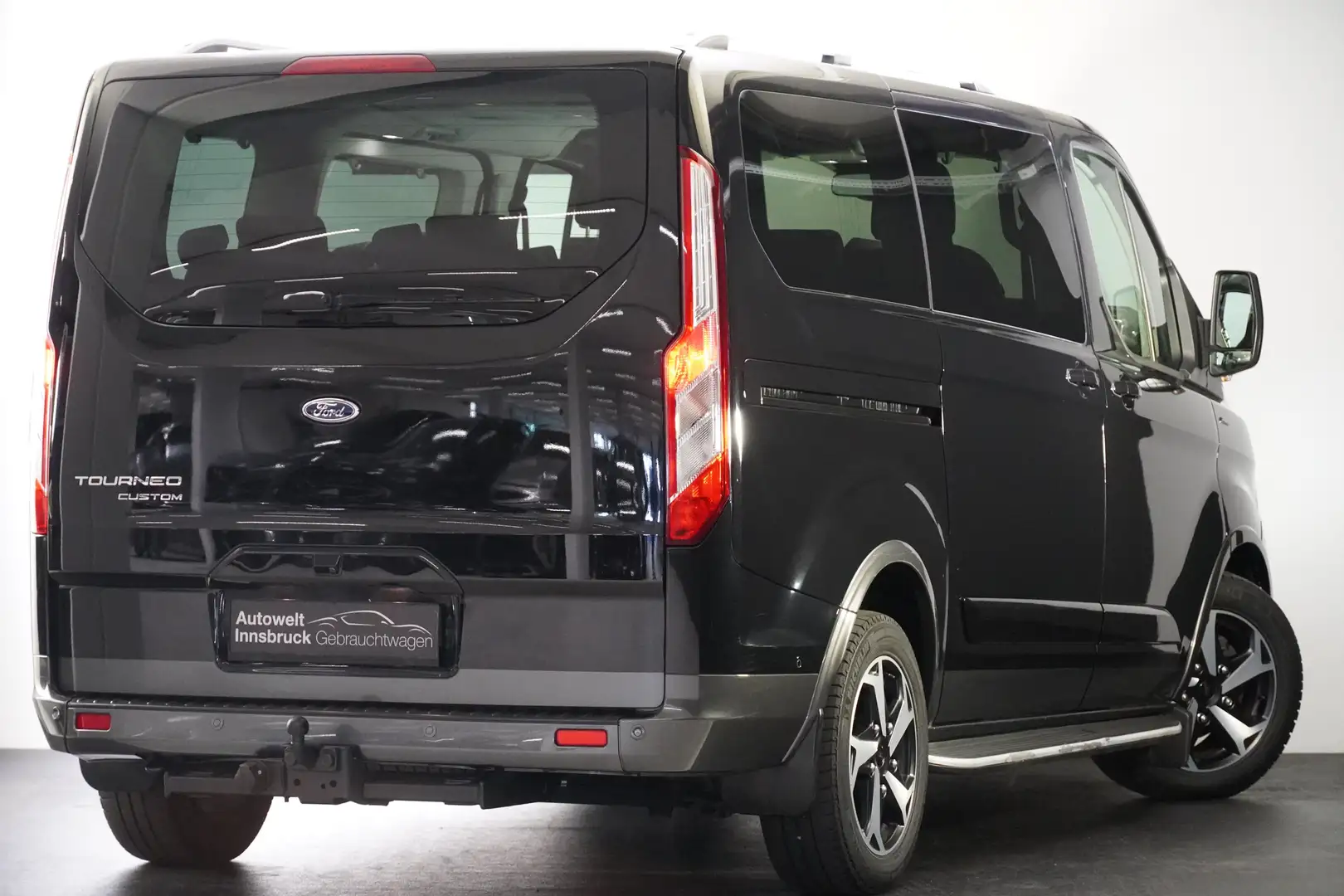 Ford Tourneo Custom 2,0 EcoBlue 320 L1 Active Aut. Schwarz - 2