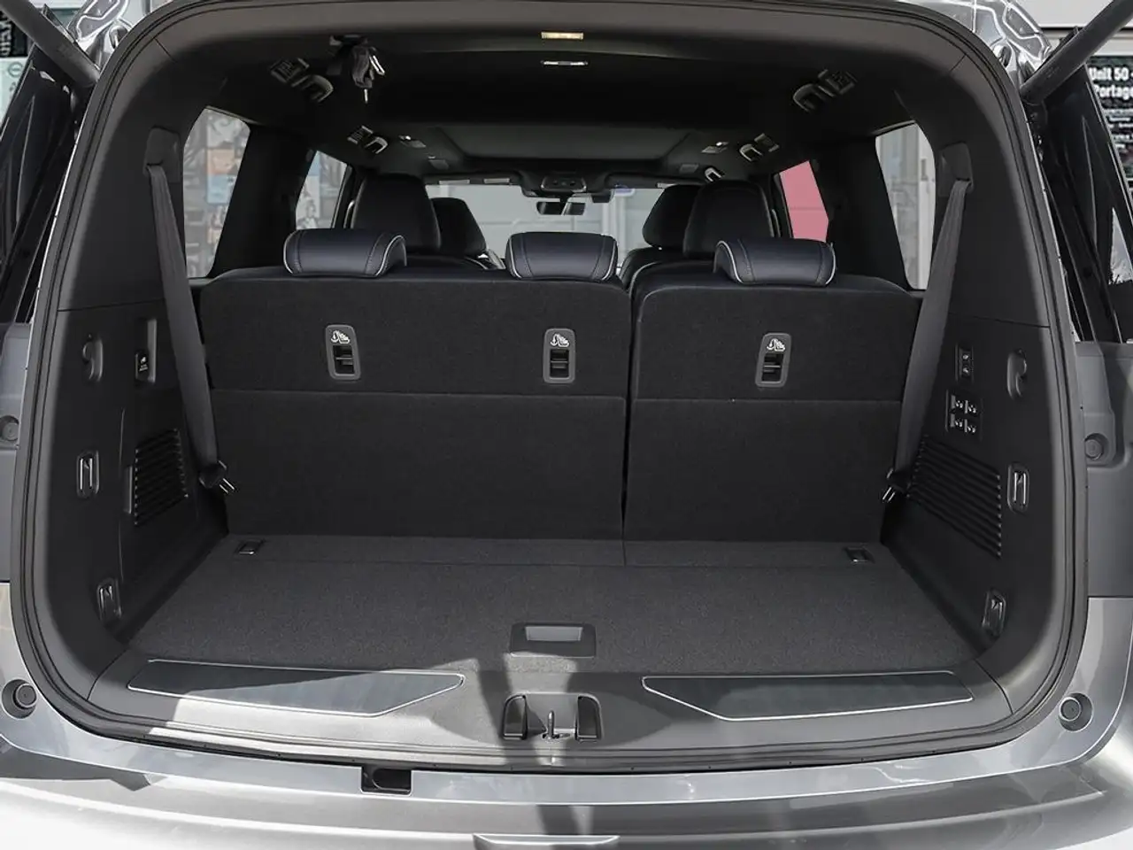Infiniti QX80 снимка Infiniti QX80
