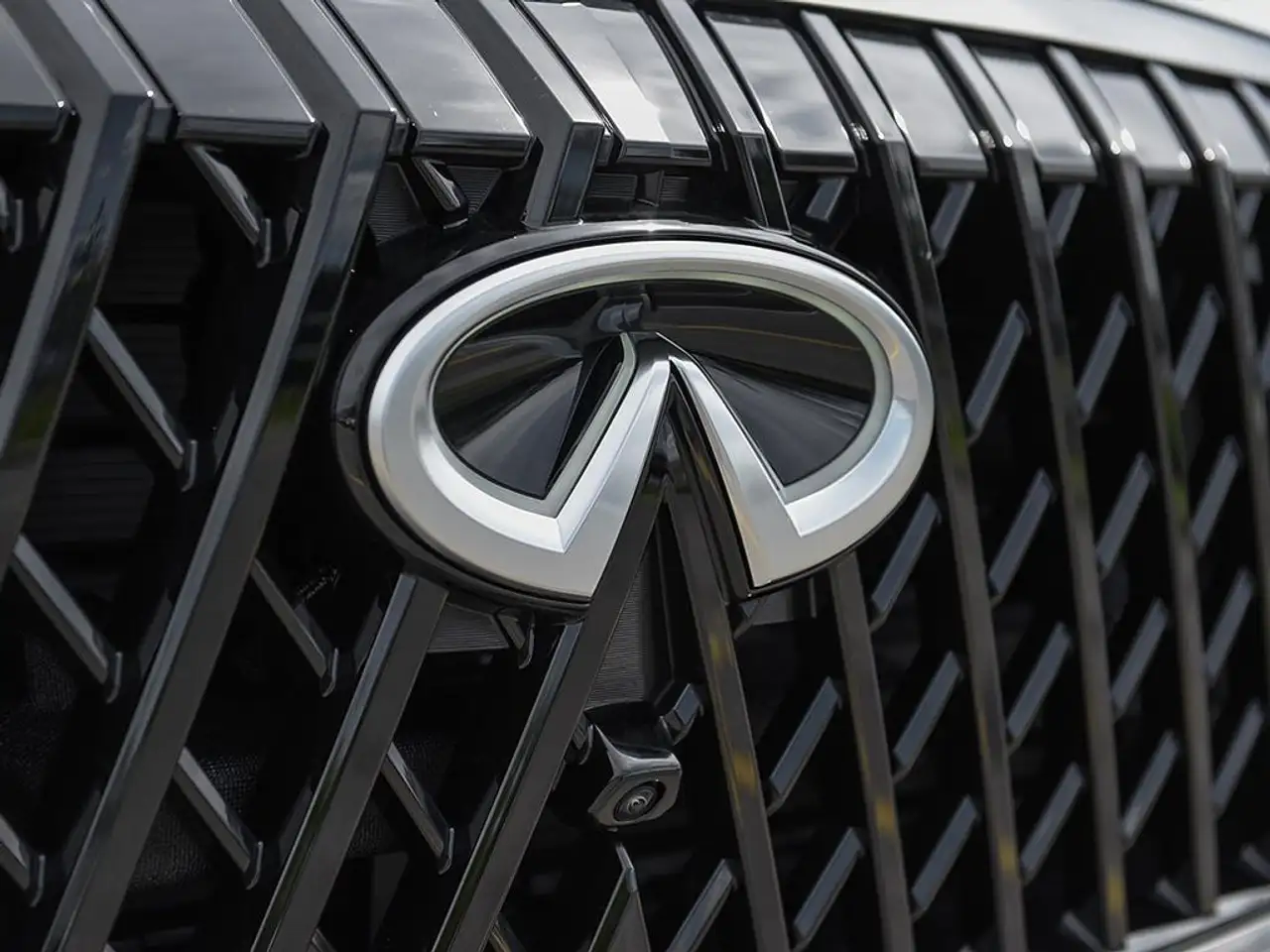 Infiniti QX80 снимка Infiniti QX80