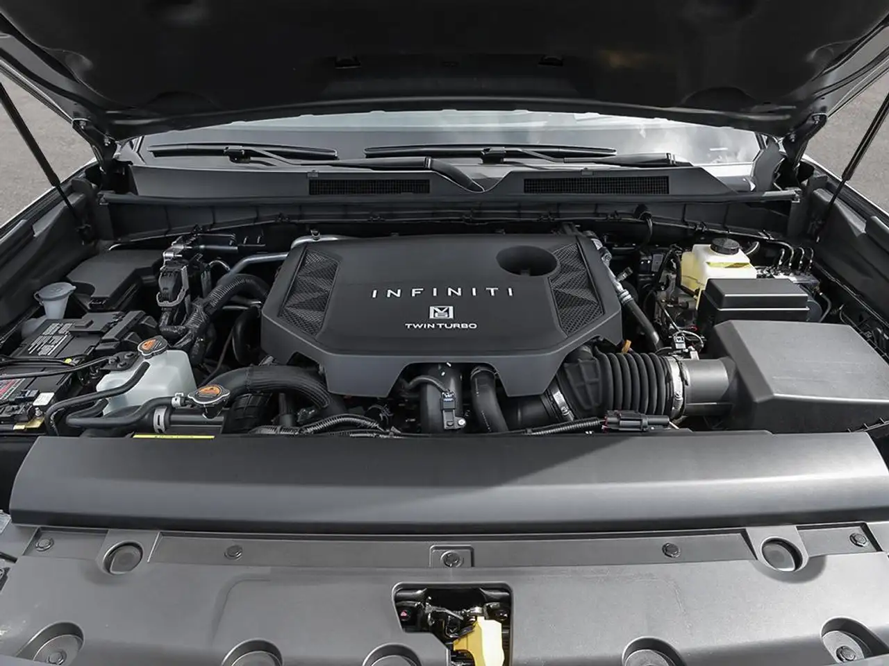 Infiniti QX80 снимка Infiniti QX80