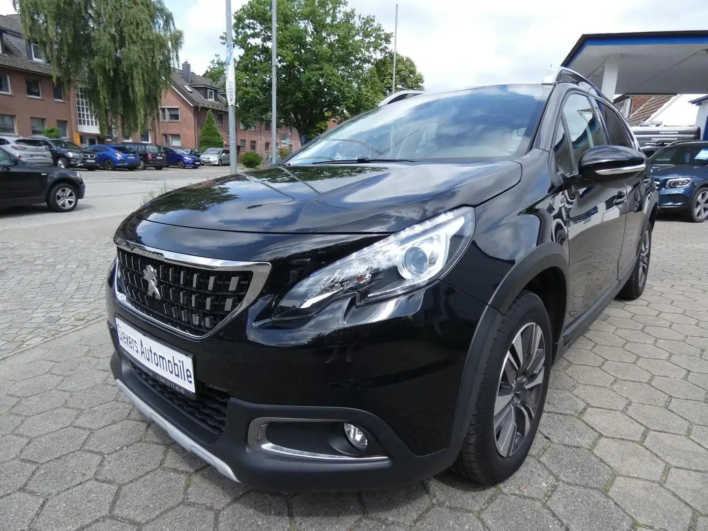 Peugeot 2008 Allure Automatik Navi SHZ Klima Tempomat PDC Noir - 1