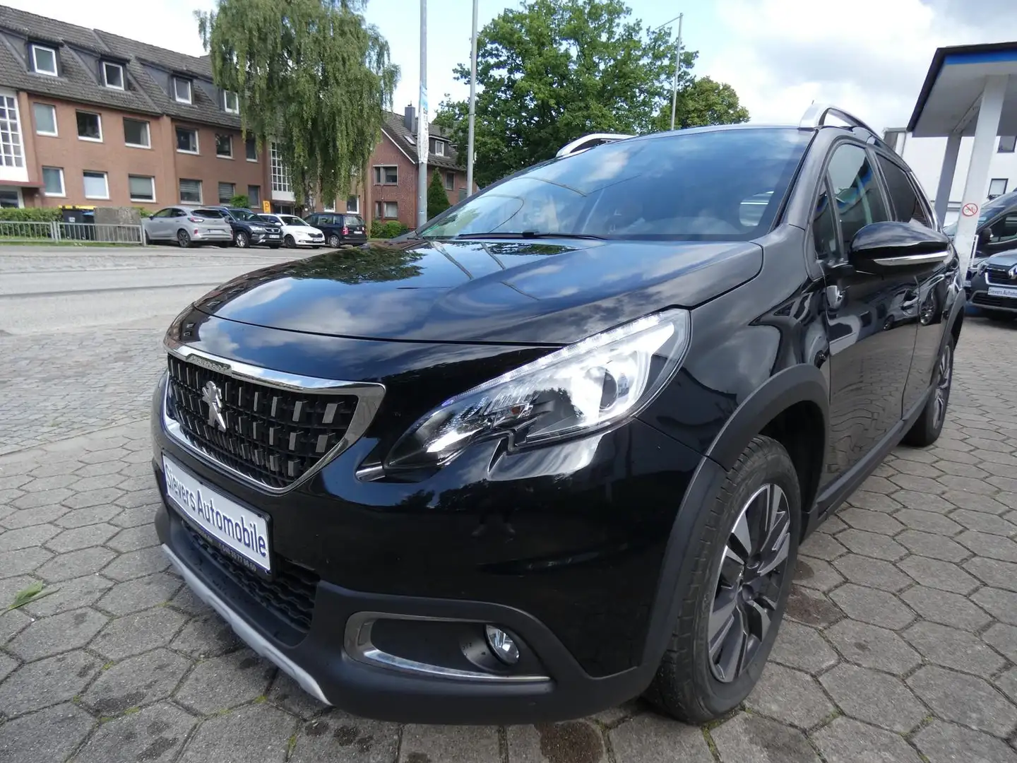 Peugeot 2008 Allure Automatik Navi SHZ Klima Tempomat PDC Negro - 1