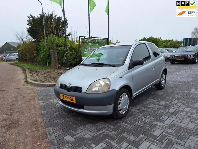 Toyota Yaris 1.0-16V VVT-i Terra / APK september 2025