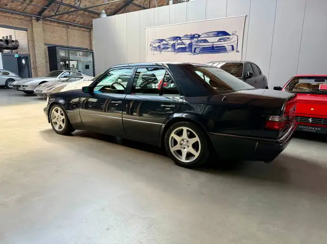 Mercedes-Benz E view 11