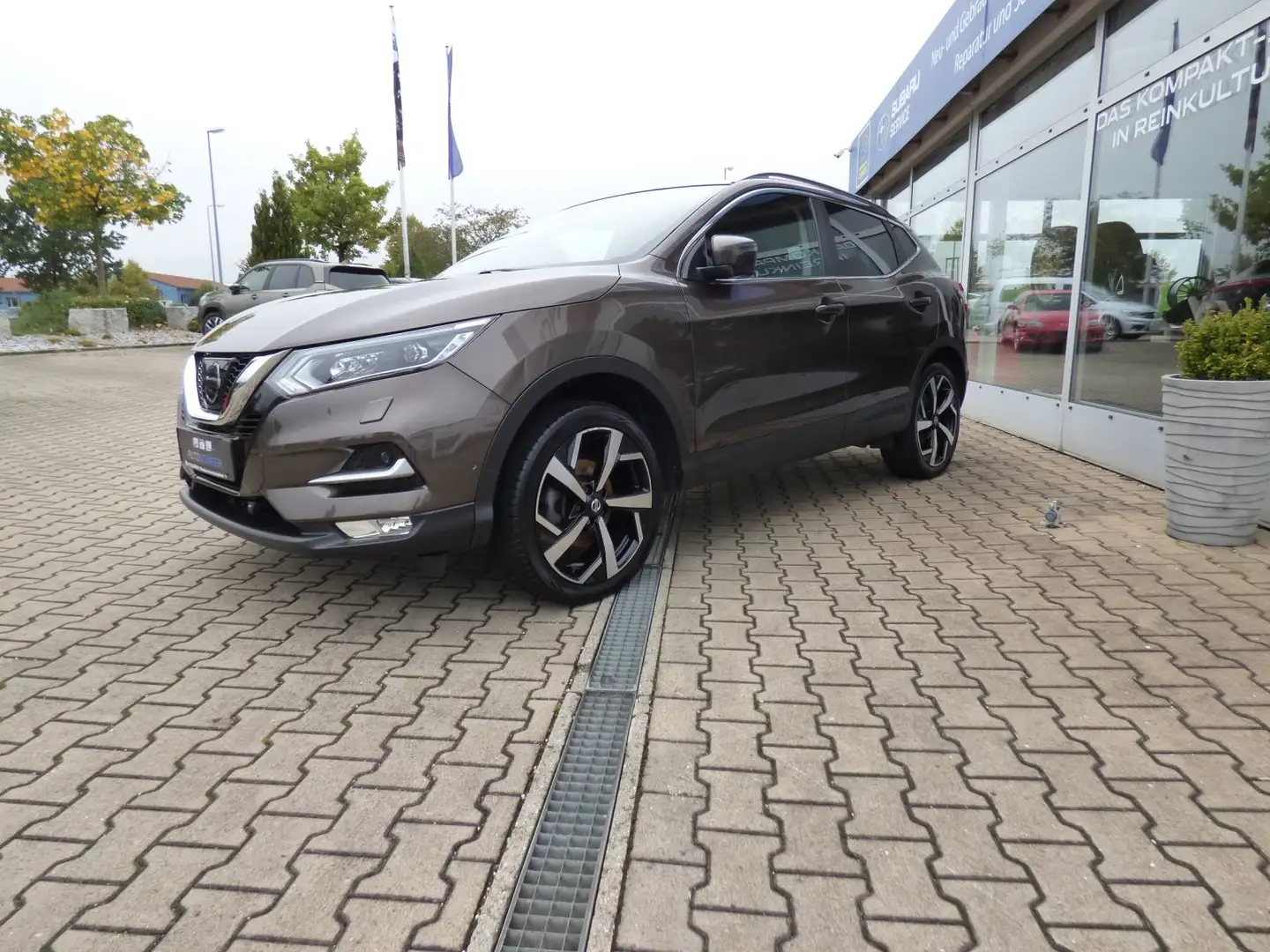 Nissan Qashqai 1.6 DIG-T Tekna , 360°, Navi, Teilleder Braun - 1