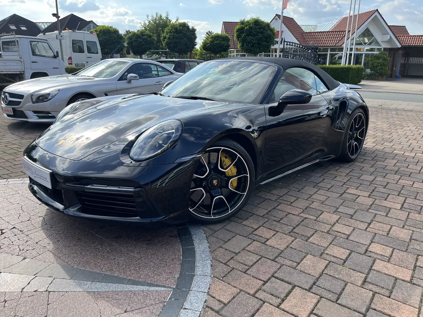 Porsche 992 Turbo S Cabriolet Voll Porsche Exclusive 1-Hand Schwarz - 1