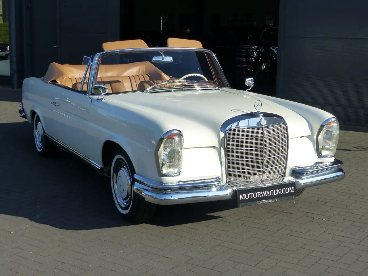 Mercedes-Benz 220