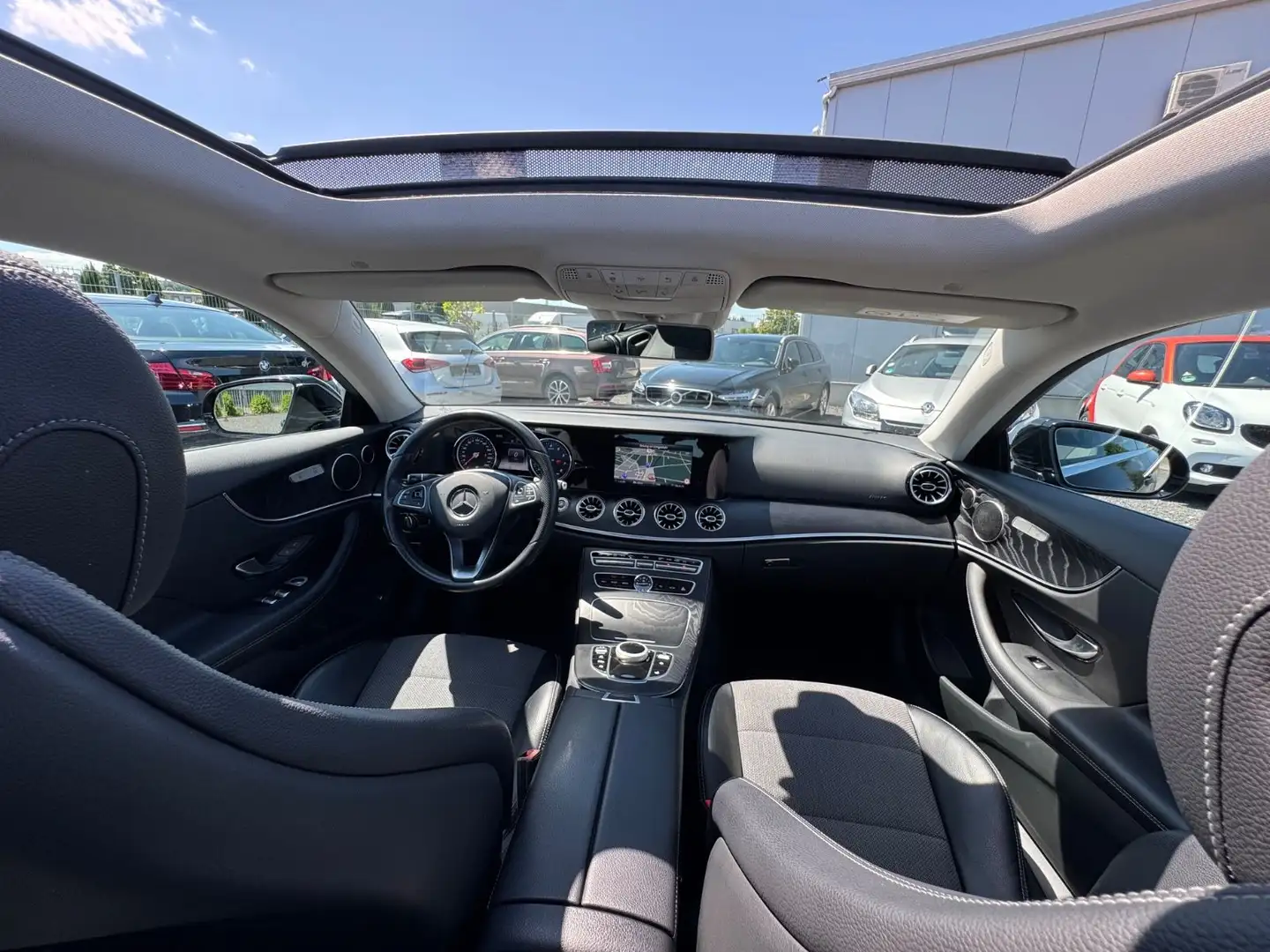 Mercedes-Benz E 200 Coupe Panorama Garantie Zwart - 2