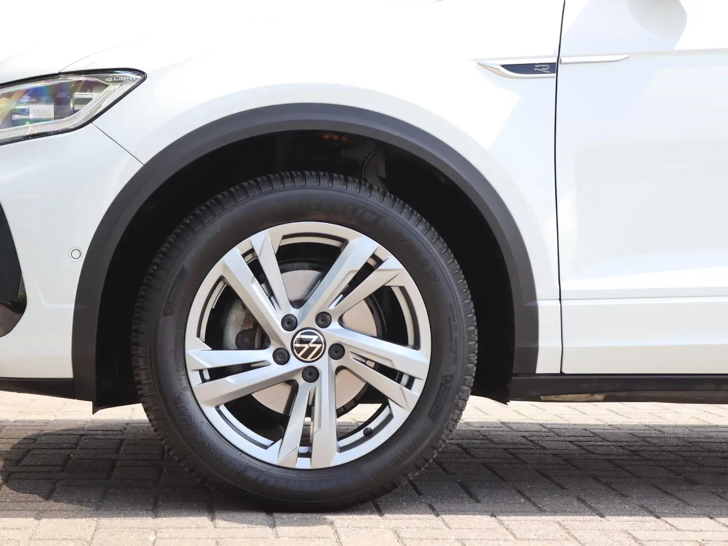 Volkswagen T-Roc 1.0 TSI 110 pk R-Line Business | Navigatie | IQ Li Wit - 2