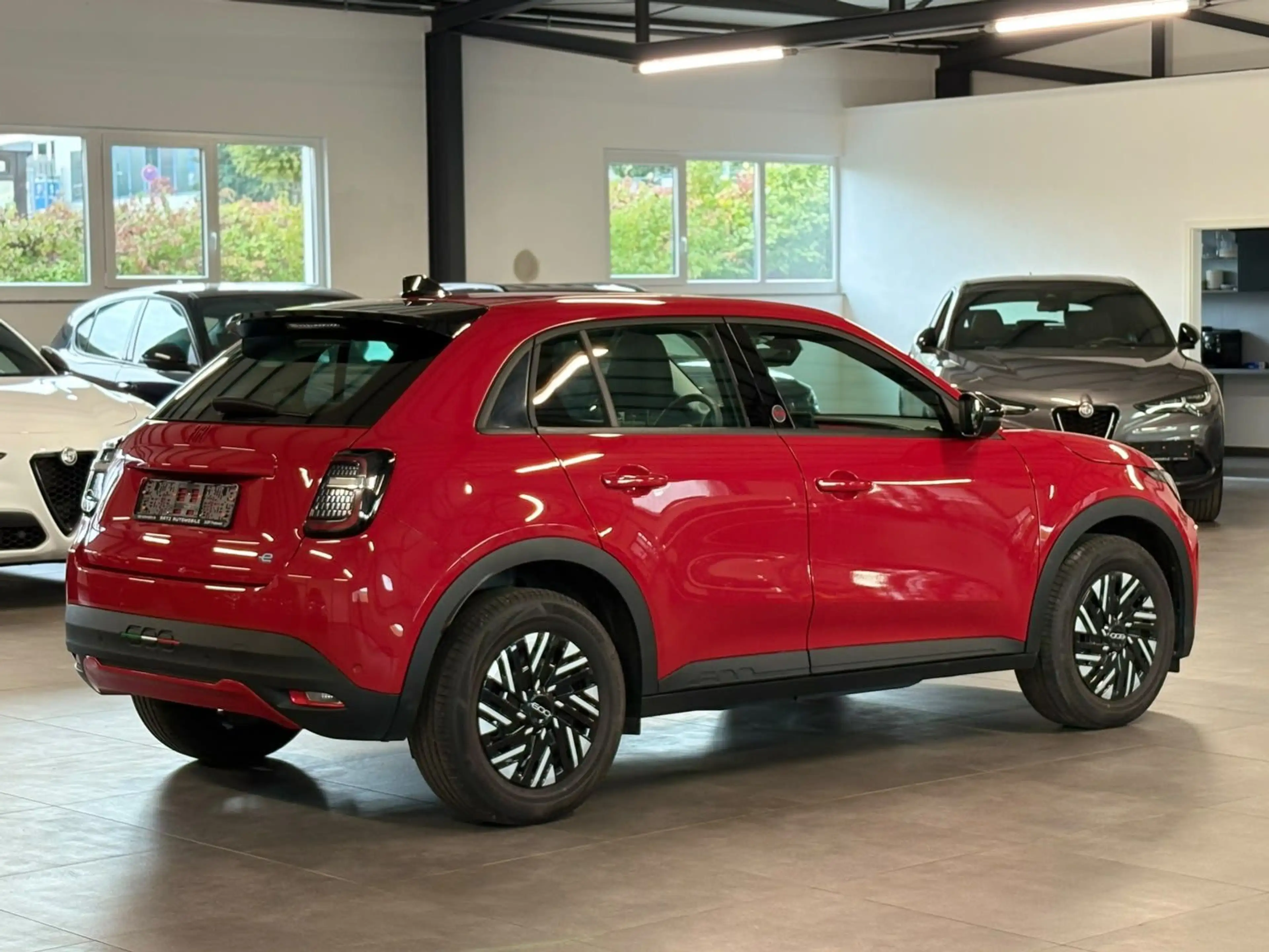 Fiat 600e RED 11KW LED+PDC+TEMP+SPUR.AS+CARPLAY+DAB+ — photo 5