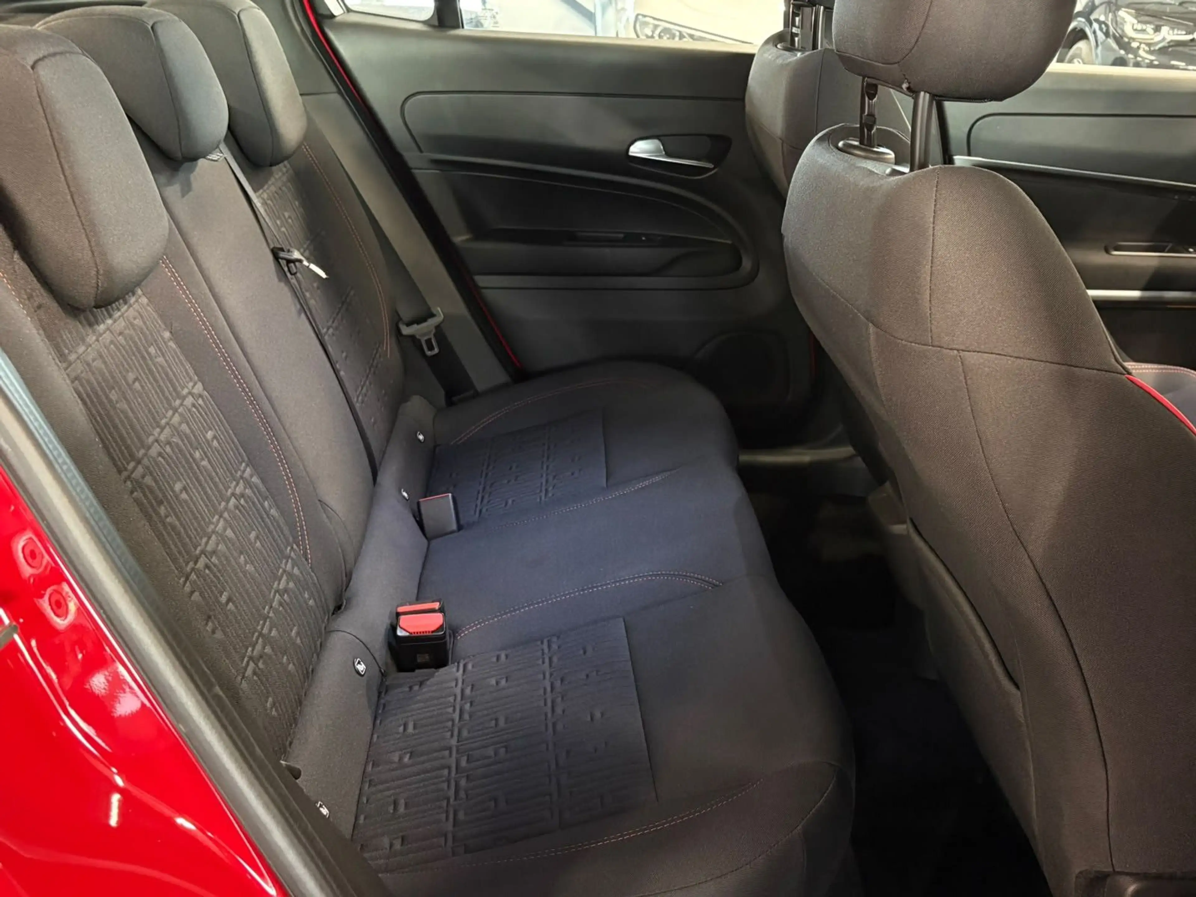 Fiat 600e RED 11KW LED+PDC+TEMP+SPUR.AS+CARPLAY+DAB+ — photo 14