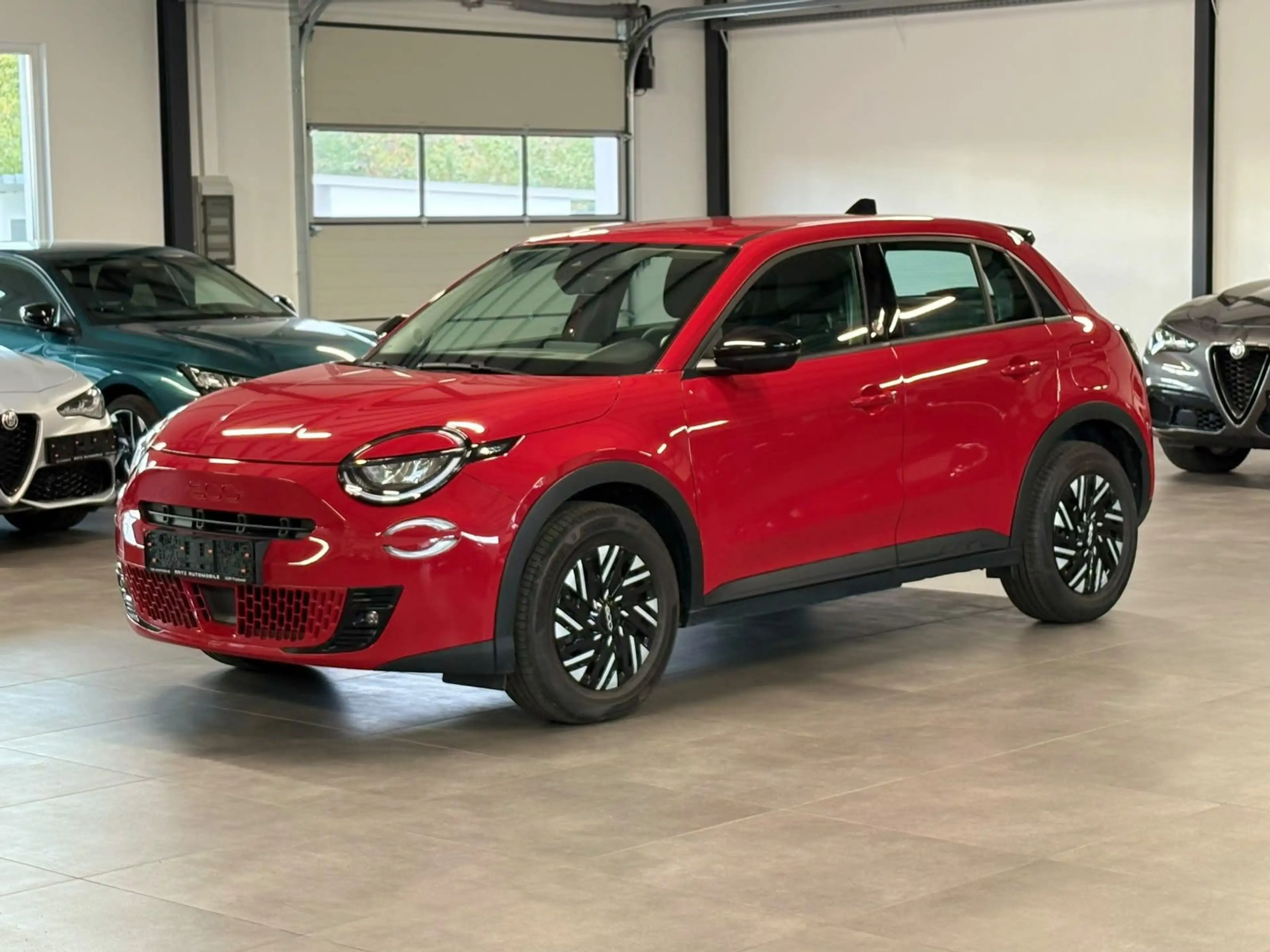 Fiat 600e RED 11KW LED+PDC+TEMP+SPUR.AS+CARPLAY+DAB+ — photo 3