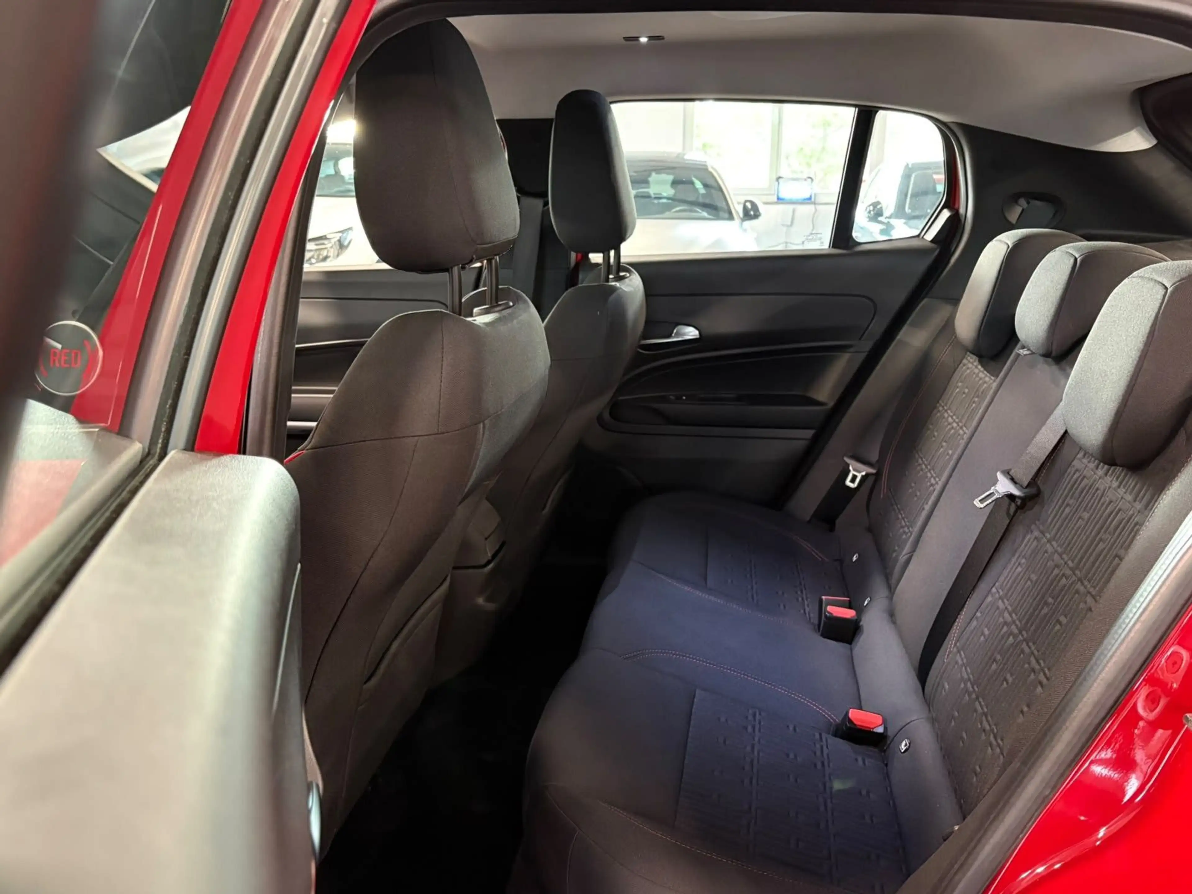 Fiat 600e RED 11KW LED+PDC+TEMP+SPUR.AS+CARPLAY+DAB+ — photo 12