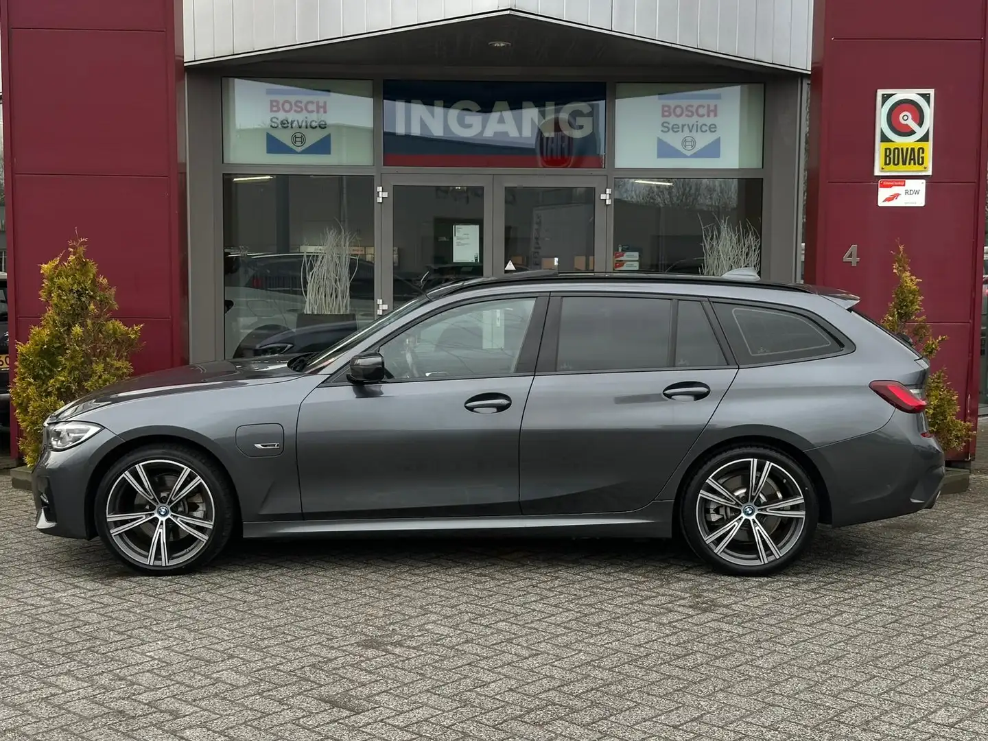 BMW 320 3-serie Touring 320e Business Edition Plus | M spo Grau - 2
