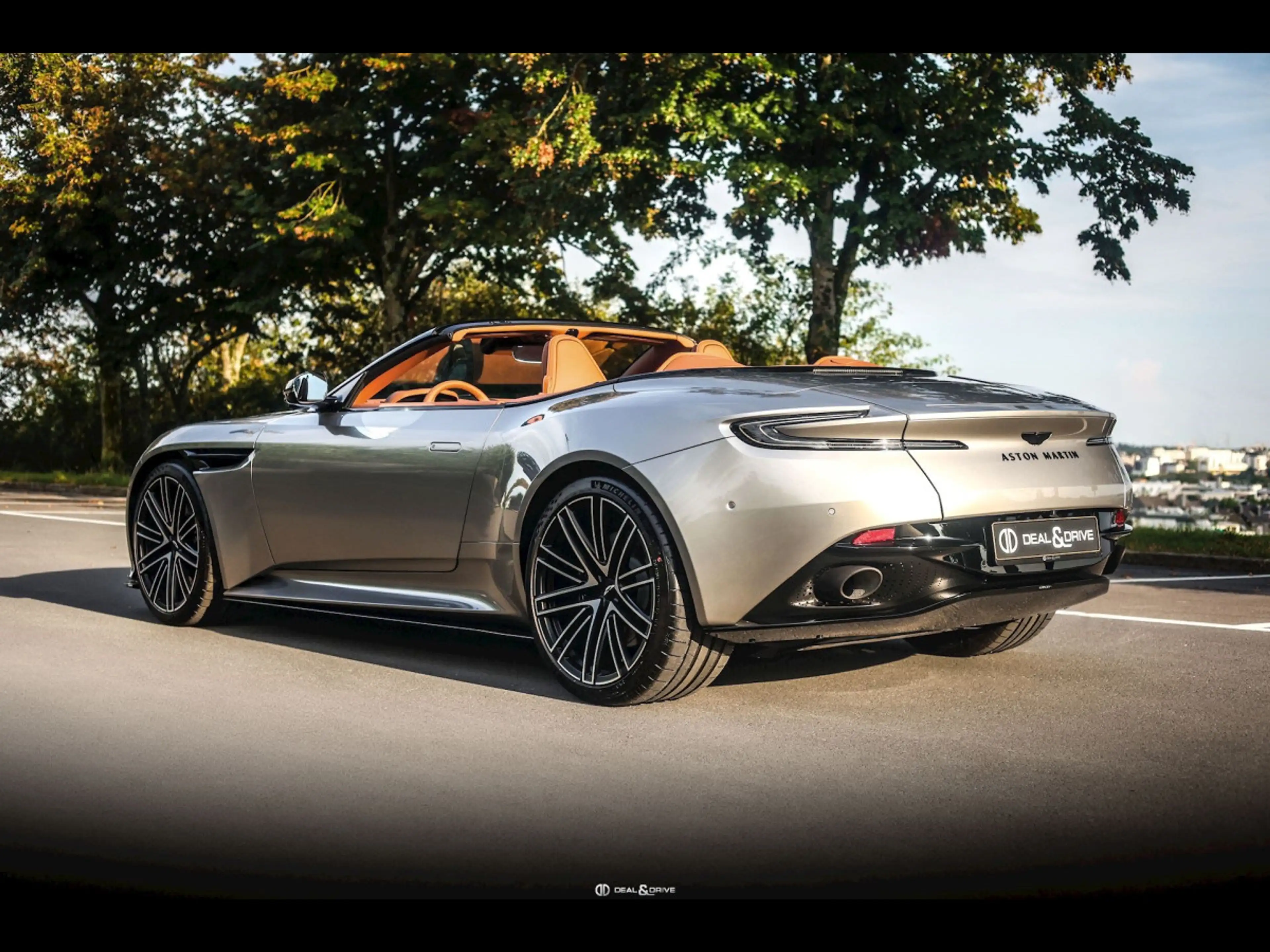 Aston Martin DB12 VOLANTE°SPIRIT SILVER°PPF°BLACK PACK°B&W°21'' — photo 3