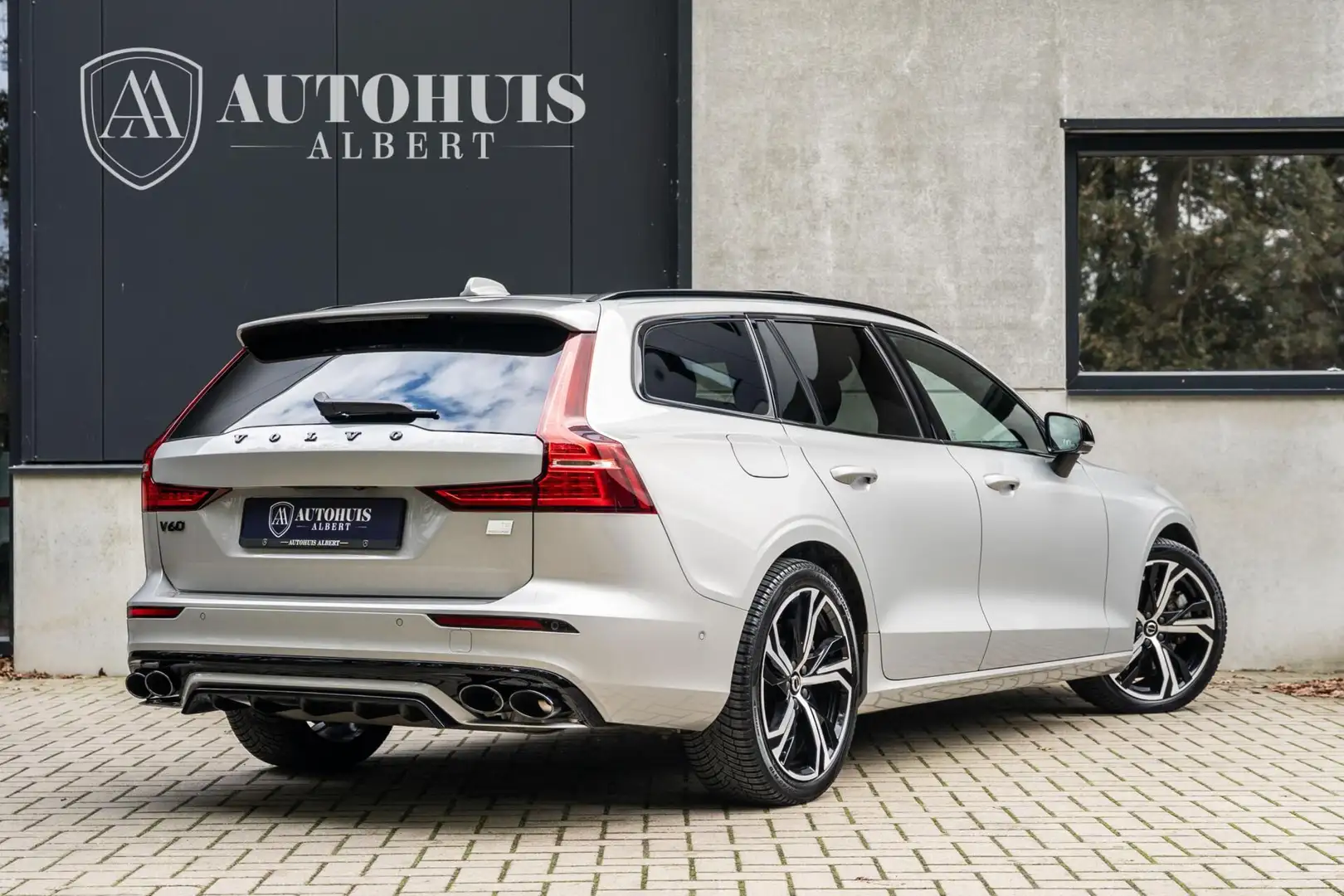 Volvo V60 2.0 T8 Recharge AWD Plus Dark HEICO Black 360c H&K Argento - 2