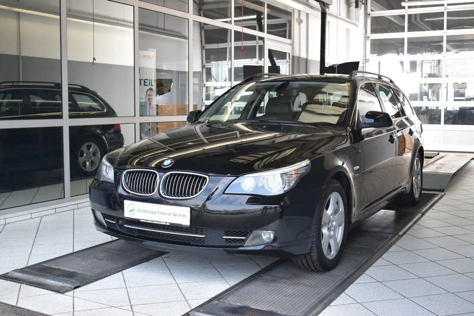 BMW 525 d Touring xDrive Steptronic Xenon*Navi*PDC Černá - 1