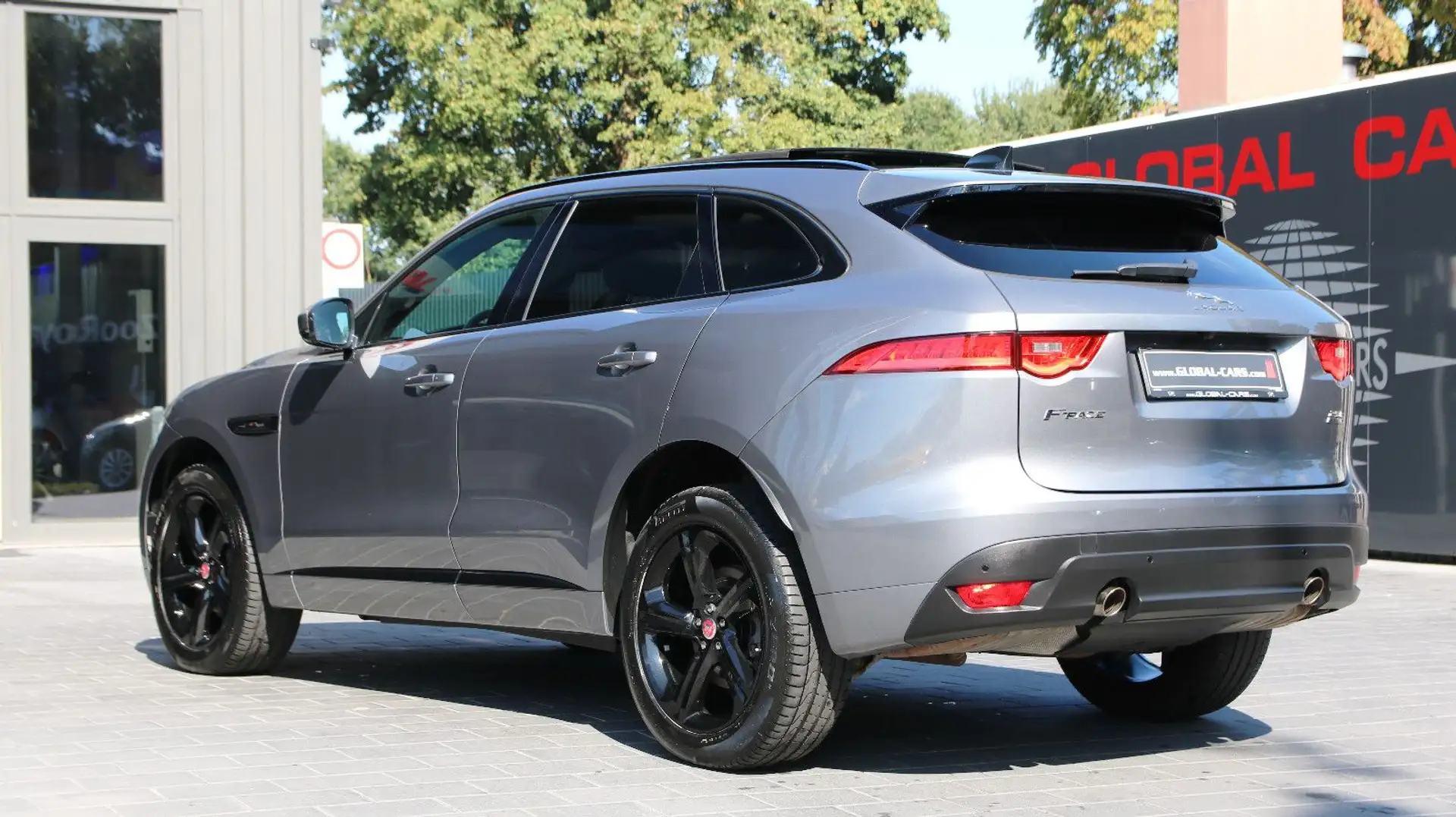 Jaguar F-Pace F-PACE 2.5T AWD*CHEQUERED FLAG*PANORAMA*20 ZOLL* Grau - 2