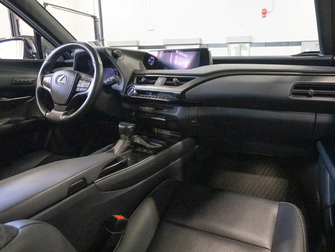 Lexus UX снимка Lexus UX