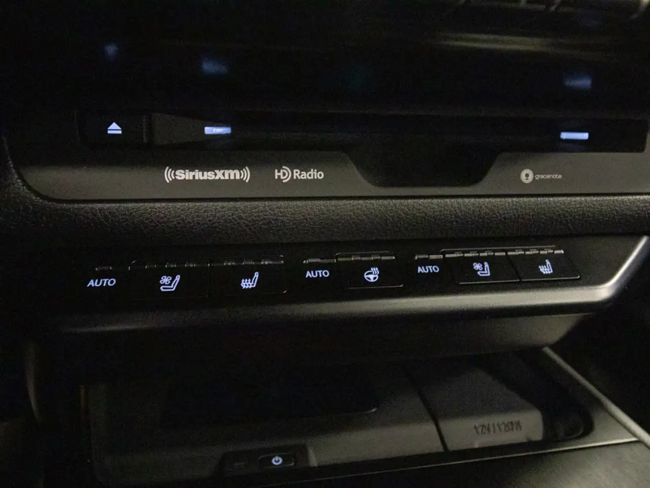 Lexus UX снимка Lexus UX