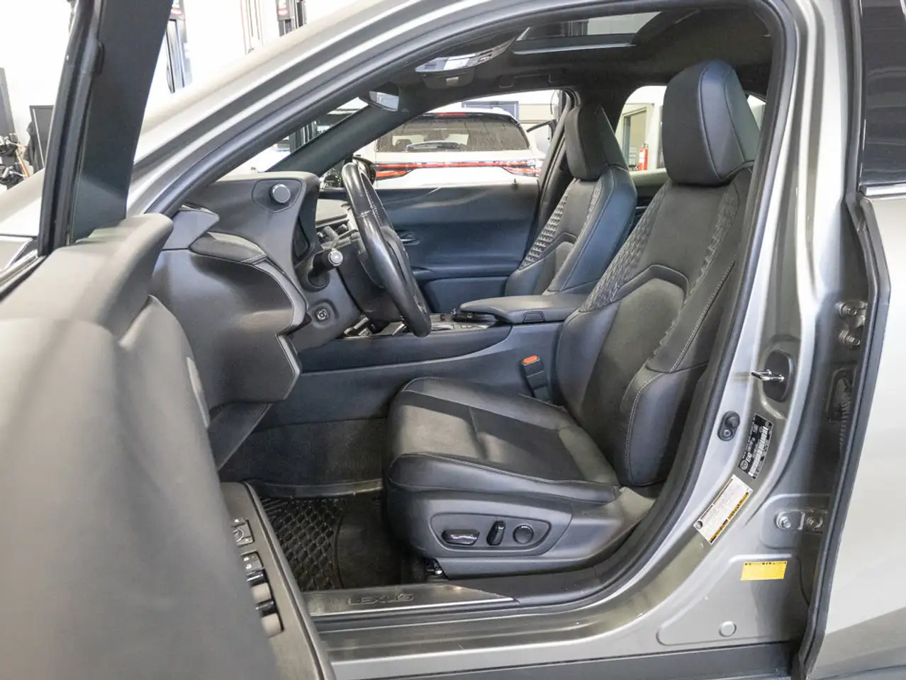 Lexus UX снимка Lexus UX
