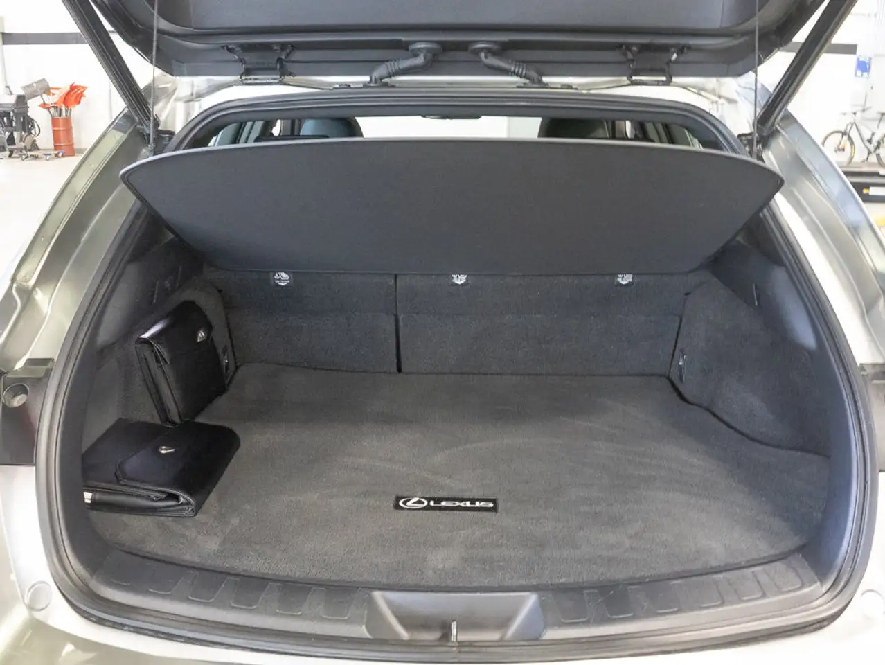 Lexus UX снимка Lexus UX