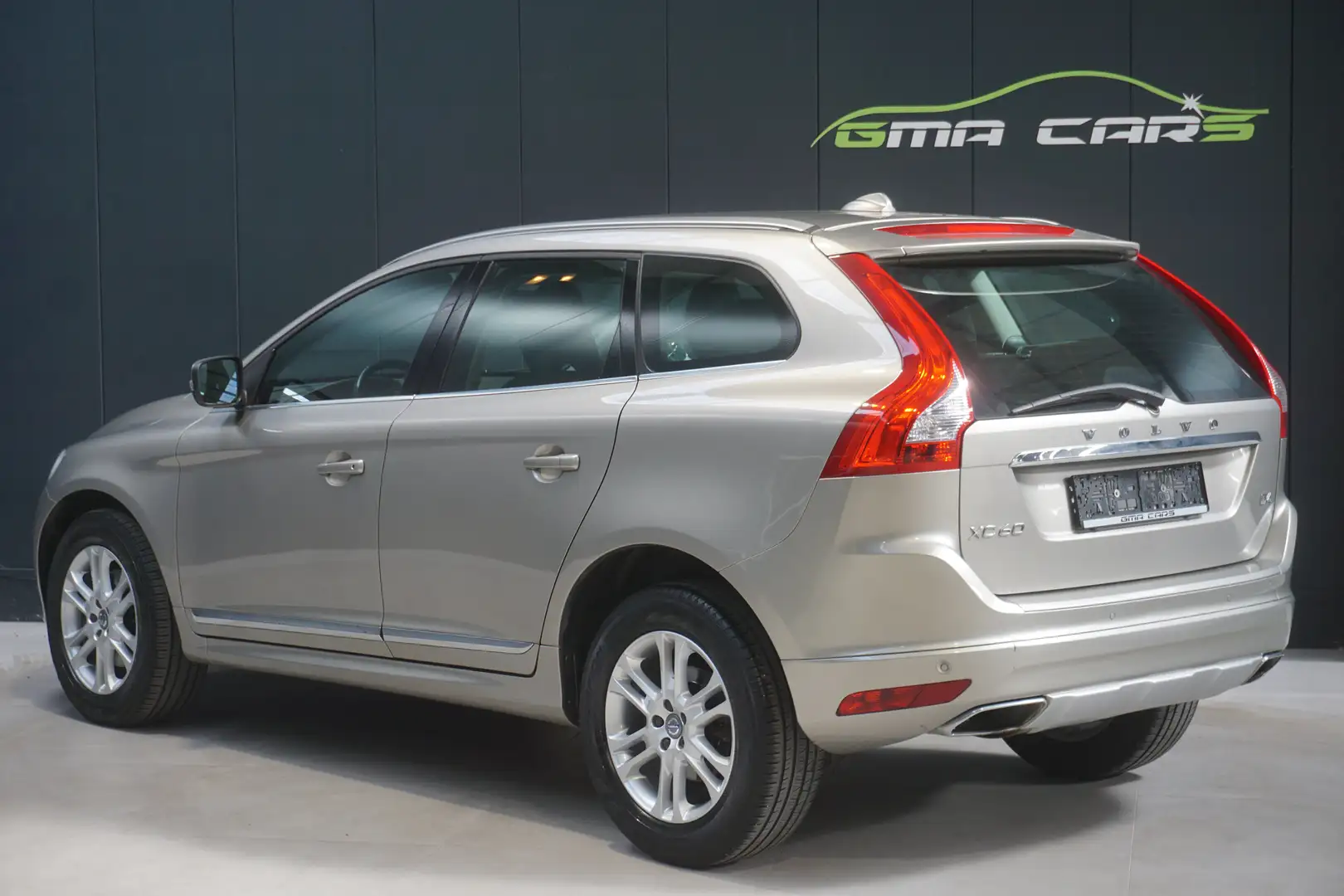 Volvo XC60 2.0 D4 Summum Automaat-Navi-Leder-Euro6b-Garantie Beige - 2