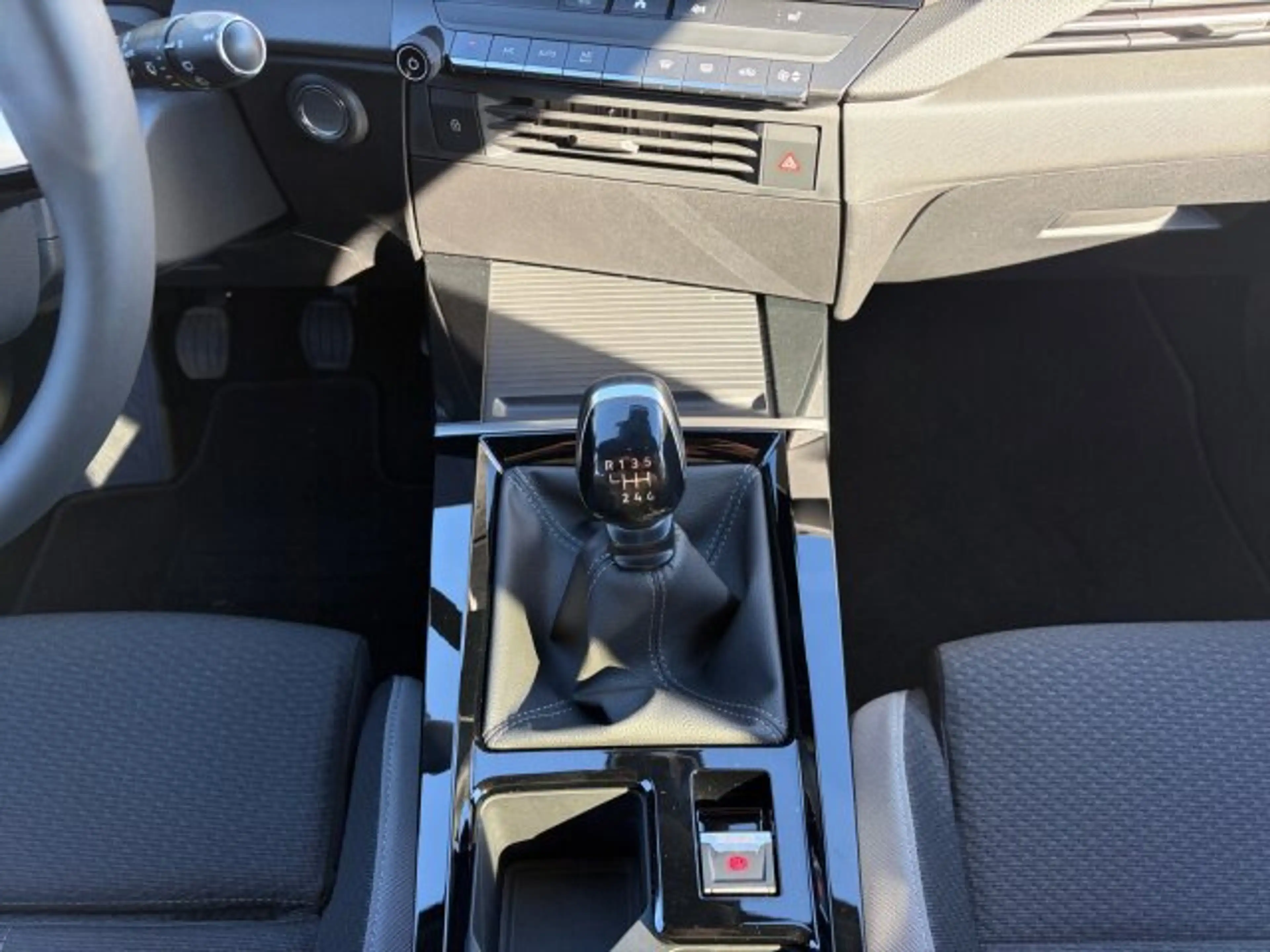 Opel Astra L ST 1.2 Turbo Edition Klimaautomatik Sitzheizung (SIDE) — photo 13