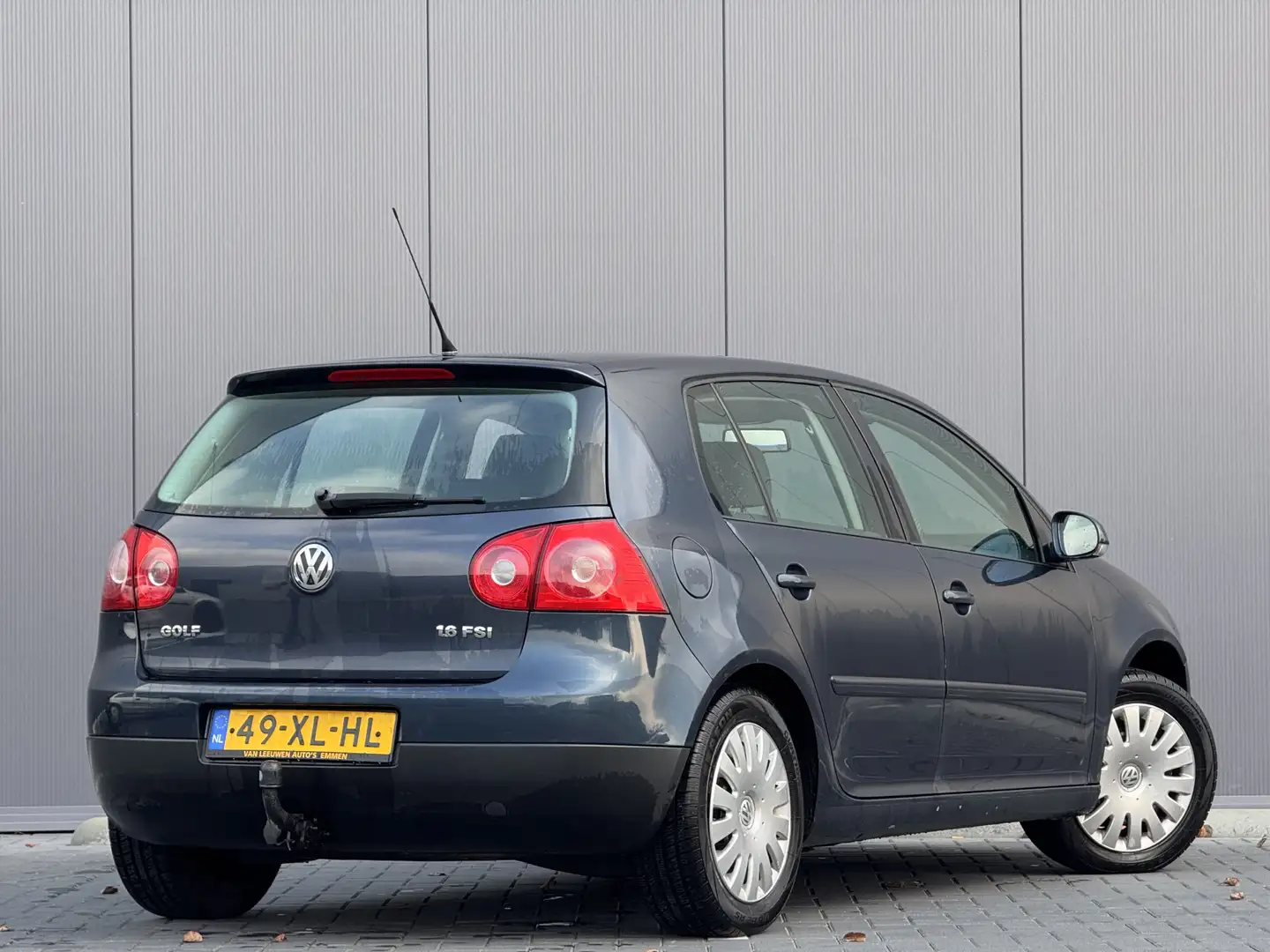 Volkswagen Golf 1.6 FSI Optive 3 | Nieuw binnen | Airco | Trekhaak Grijs - 2
