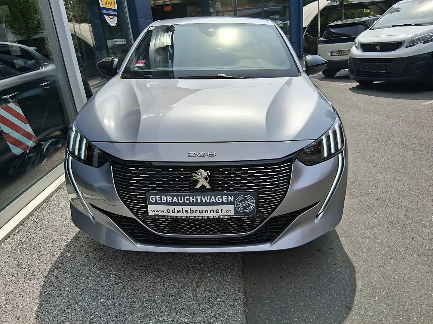 Peugeot 208 GT PureTech 100 S&S EAT8 Aut. Silber - 2