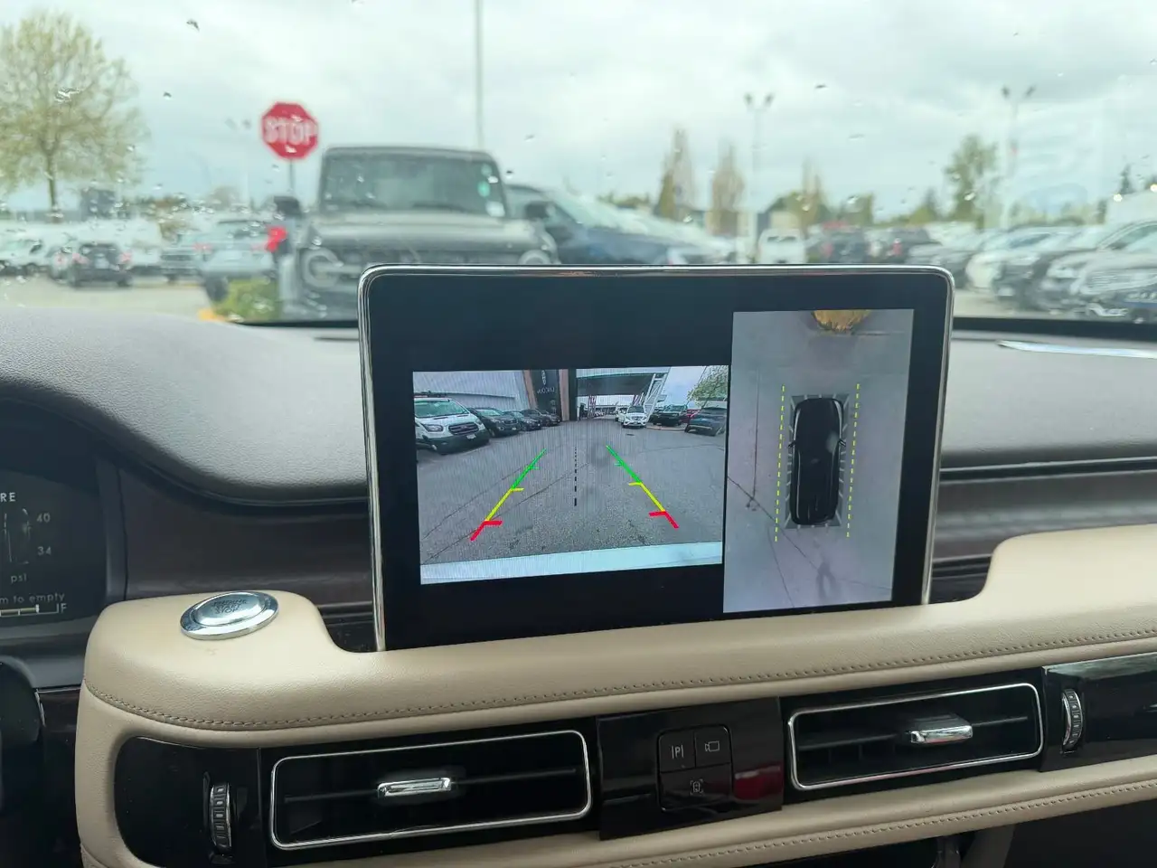 Lincoln Aviator снимка Lincoln Aviator