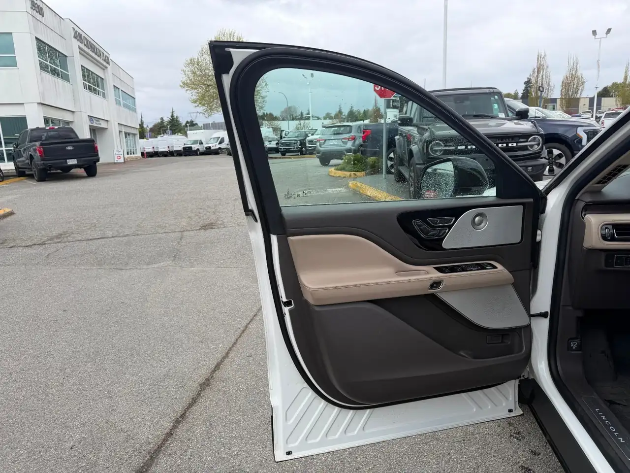 Lincoln Aviator снимка Lincoln Aviator
