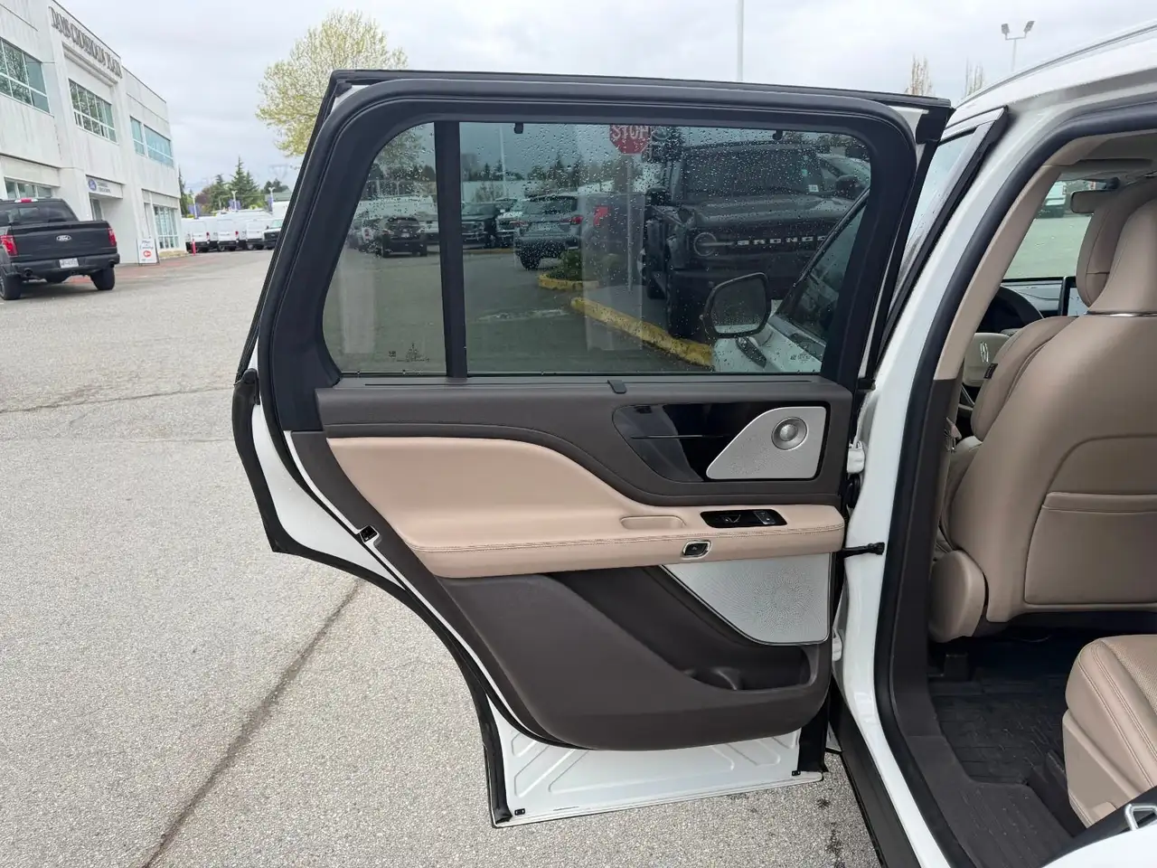 Lincoln Aviator снимка Lincoln Aviator