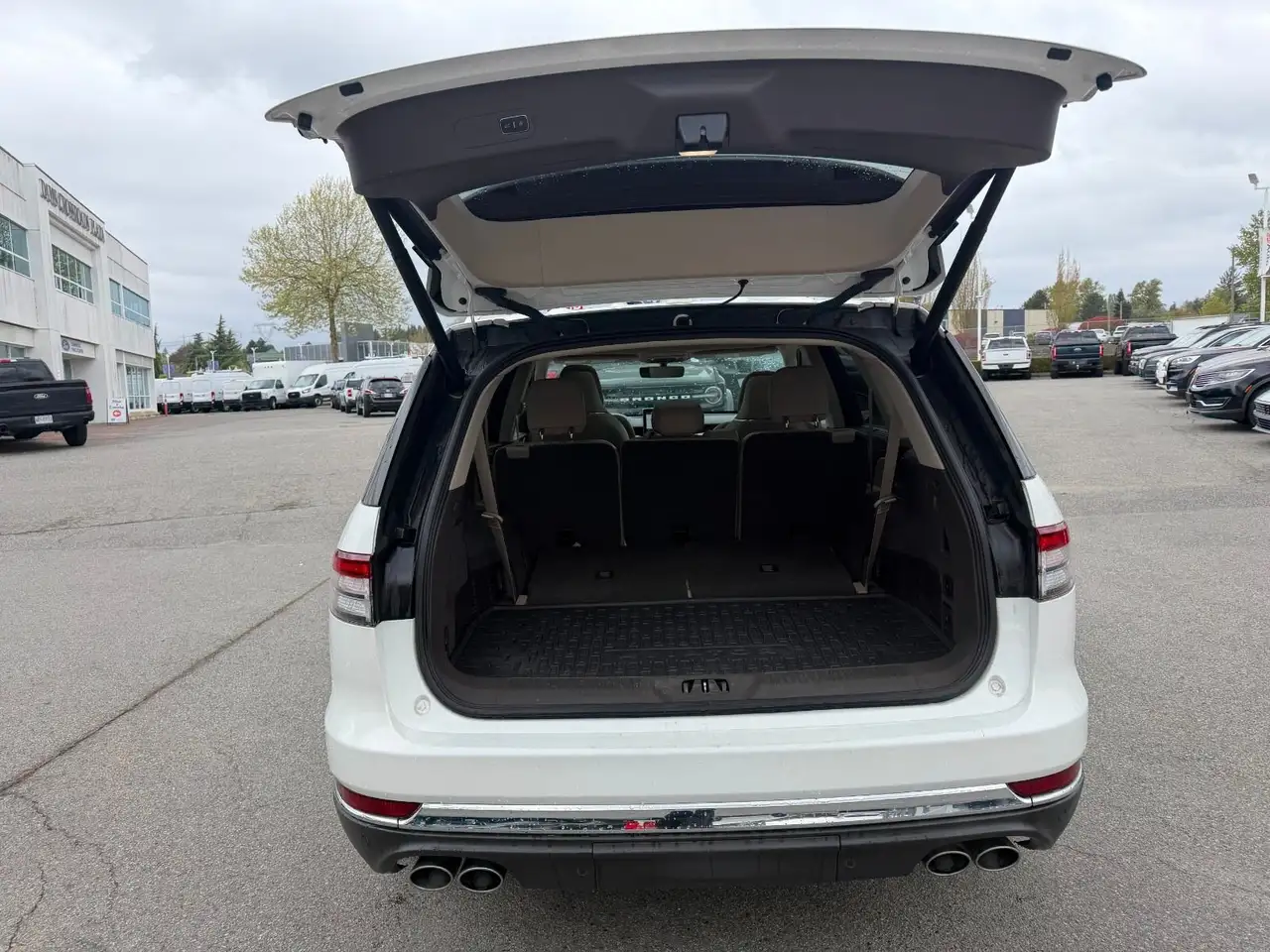 Lincoln Aviator снимка Lincoln Aviator