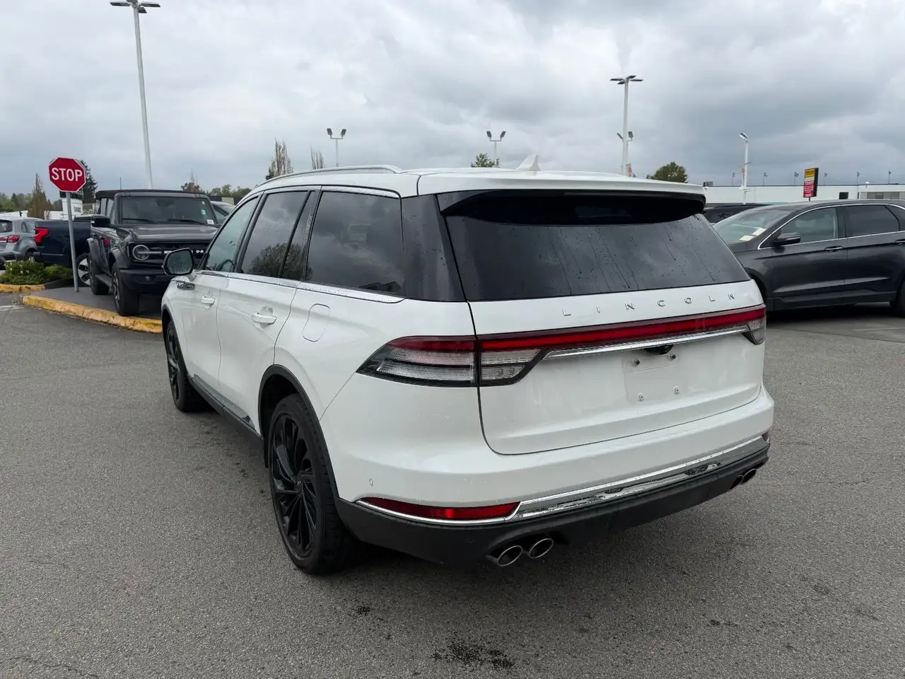 Lincoln Aviator снимка Lincoln Aviator