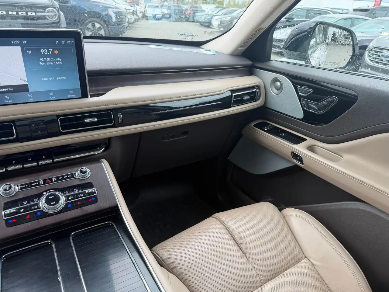 Lincoln Aviator снимка Lincoln Aviator