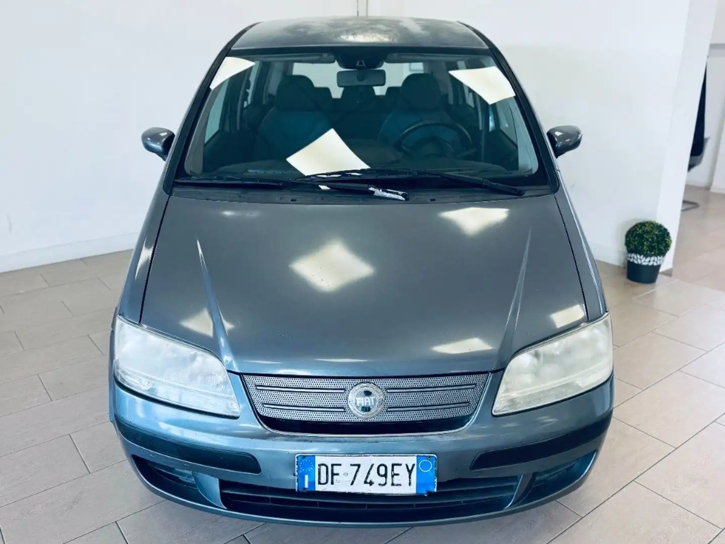 Fiat Idea 1.3 Multijet Emotion Gris - 2
