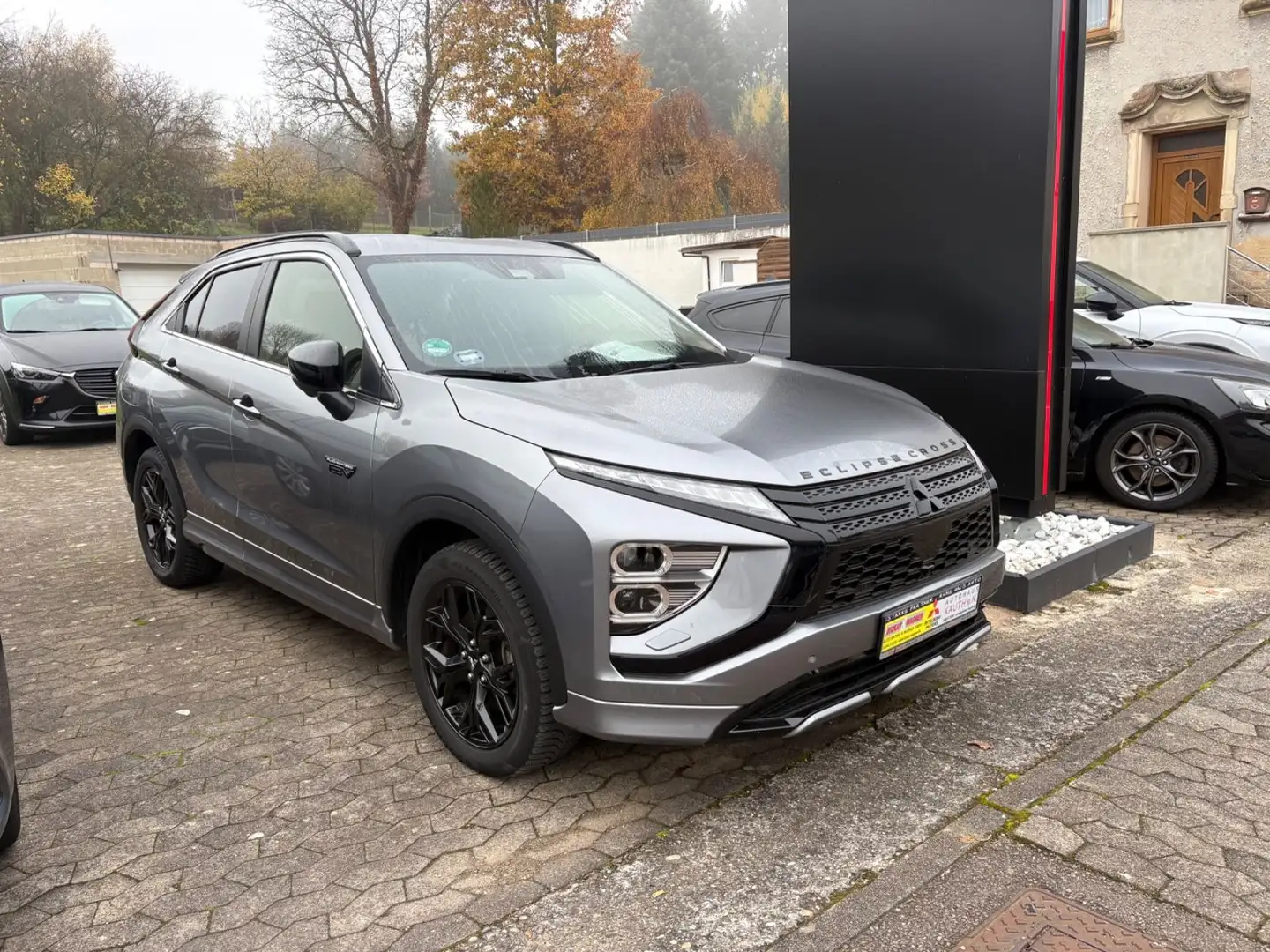 Mitsubishi Eclipse Cross 2.4 PLUG-IN HYBRID BLACK Grau - 1