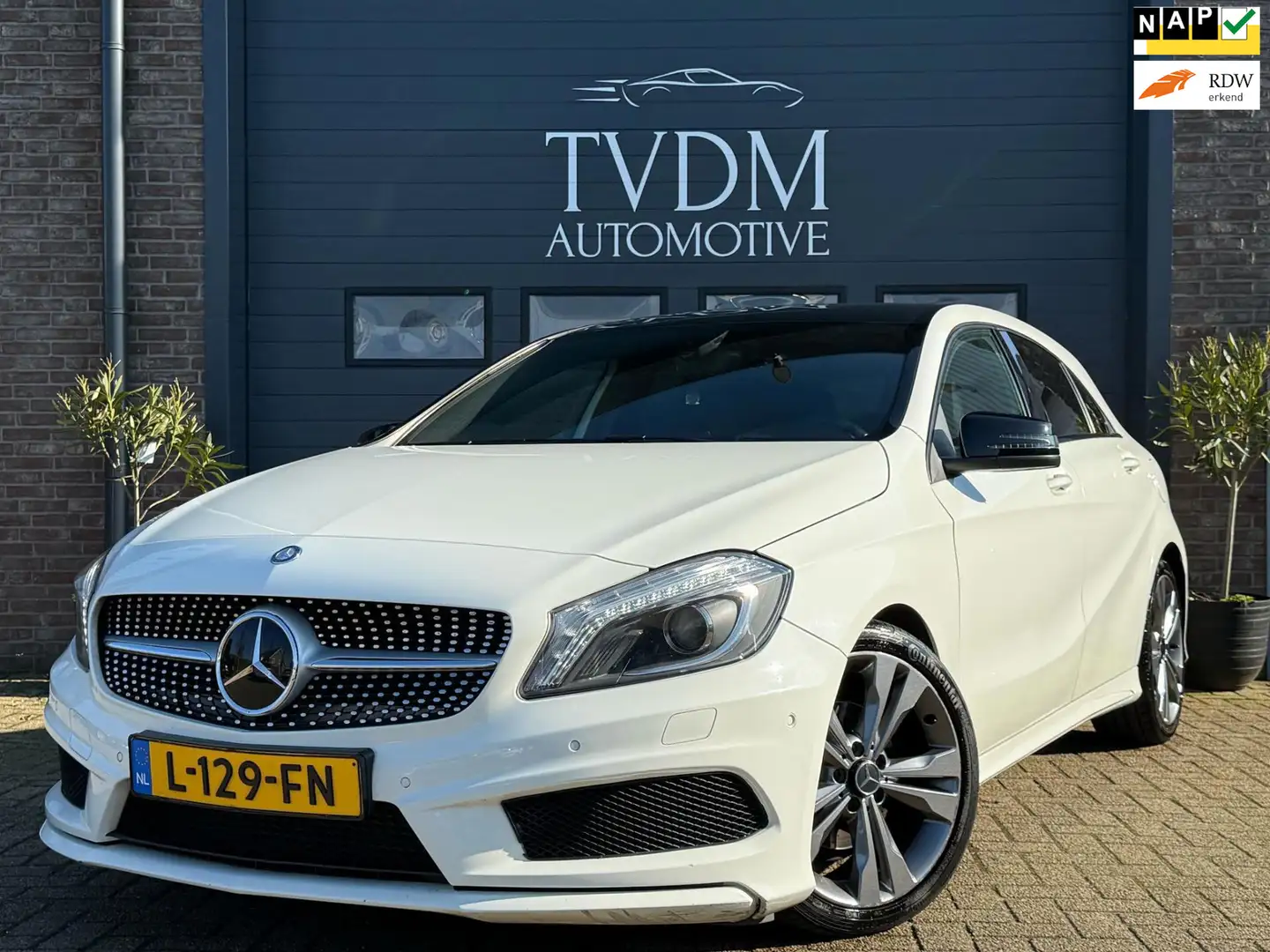 Mercedes-Benz A 180 AMG, Carplay, Led, 1,2 Leder, Cruise, Wit - 1